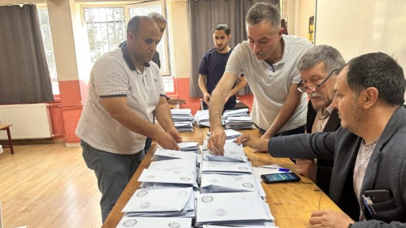 Lütfü Savaş: Hatay halkının iradesini kimseye teslim etmeyeceğiz