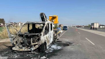 ENERJİSA ARACI REYHANLI YOLUNDA YANDI!