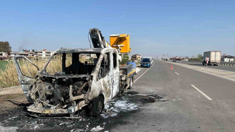 ENERJİSA ARACI REYHANLI YOLUNDA YANDI!