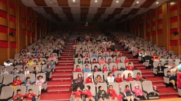 HBB TİYATROSU, DEFNE’DE MİNİK KALPLERLE BULUŞTU!