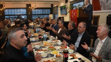 BAŞKAN YAPAR, MHP’NİN DÜZENLEDİĞİ İFTAR PROGRAMINA KATILDI