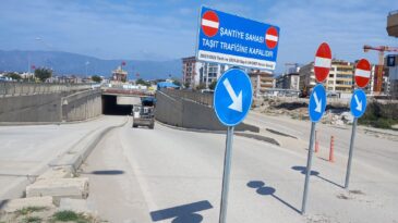 UĞUR MUMCU ALTGEÇİDİNİN BİR YÖNÜ TRAFİĞE KAPATILDI