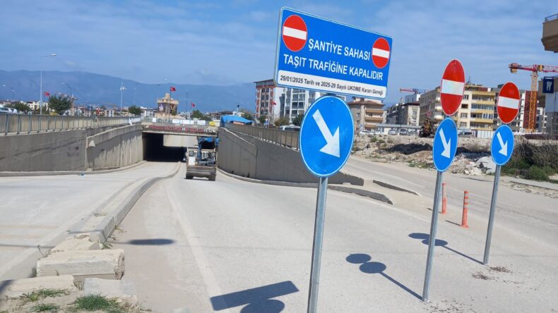 UĞUR MUMCU ALTGEÇİDİNİN BİR YÖNÜ TRAFİĞE KAPATILDI