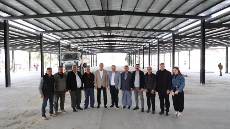 BAŞKAN YAPAR NARLICA’DAKİ ÇOK AMAÇLI SALON İNŞAATINI İNCELEDİ