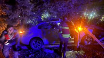 KIRIKHAN’DA KAZA YAPAN OTOMOBİLDEKİ 2 KİŞİ YARALANDI