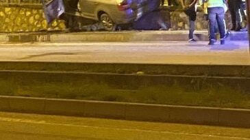 ORHANLI ÜSTEÇİDİNDE KAZA: 2 YARALI