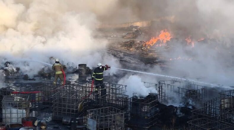 ERZİN’DE GERİ DÖNÜŞÜM TESİSİNDE YANGIN