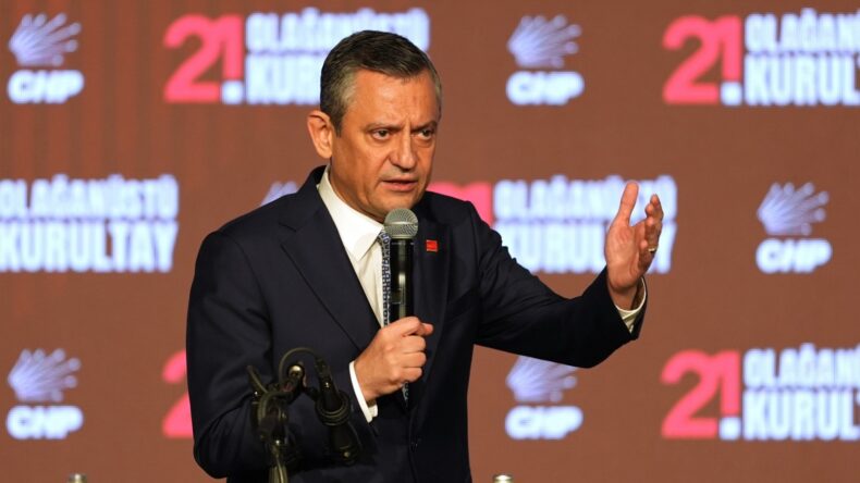 CHP’DE ÖZGÜR ÖZEL YENİDEN BAŞKAN