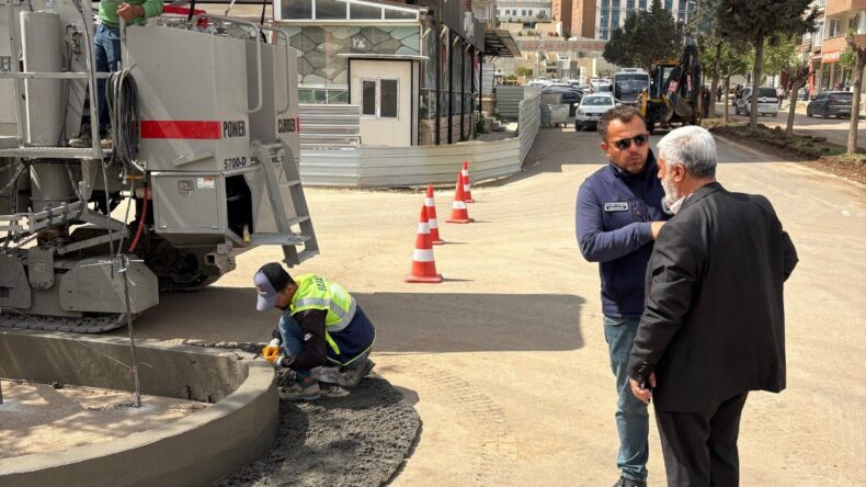 HATAY’DA BETON FİNİŞER MAKİNESİ İLE ÇALIŞMALAR HIZ KAZANDI