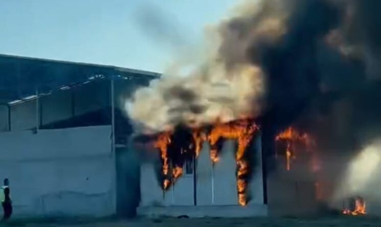 Dikmece’de konteyner yangını