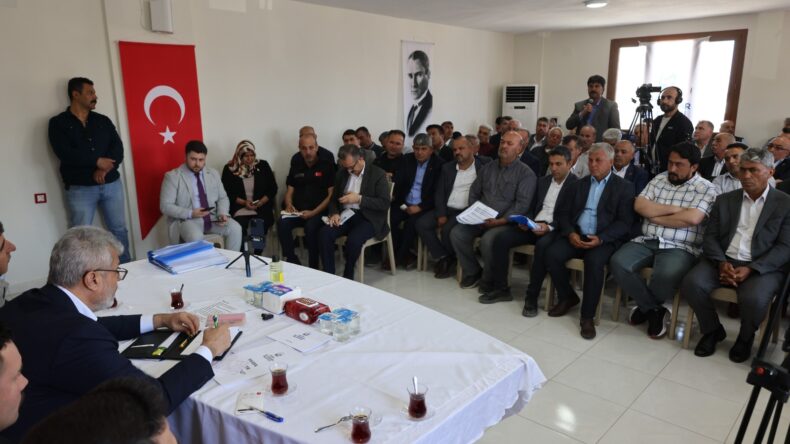 BAŞKAN ÖNTÜRK HASSALI MUHTARLARI DİNLEDİ