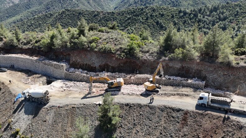 SERİNYOL – MADENLİ ARASINDA 20 KM YOL GENİŞLETME ÇALIŞMASI TAMAMLANDI