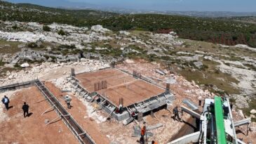 HBB’NİN HALI SAHALARI İLÇE İLÇE YÜKSELİYOR