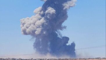 İDLİB’TE MÜHİMMAT DEPOSU PATLADI HATAY’DAN HİSSEDİLDİ