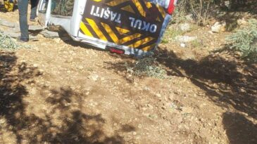 Hatay’da öğrenci servisi devrildi: 5 yaralı
