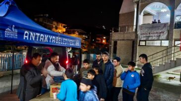 ANTAKYA BELEDİYESİ’NDEN MİRAÇ KANDİLİ’NDE TATLI İKRAMI PROGRAMI