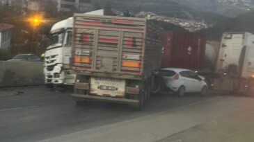 BELEN’DE BUZLANMA NEDENİYLE 12 ARAÇLIK ZİNCİRLEME KAZA