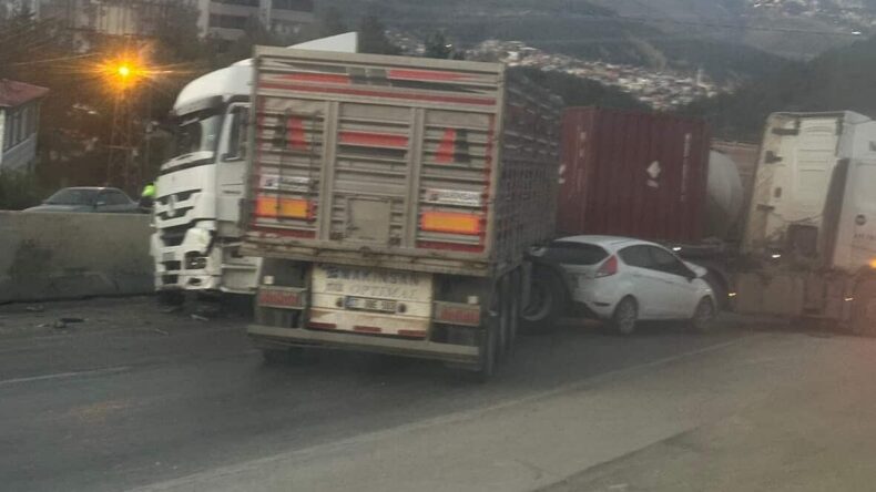 BELEN’DE BUZLANMA NEDENİYLE 12 ARAÇLIK ZİNCİRLEME KAZA