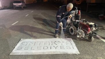 YOL ÇALIŞMALARI GECE GÜNDÜZ DEMEDEN SÜRÜYOR