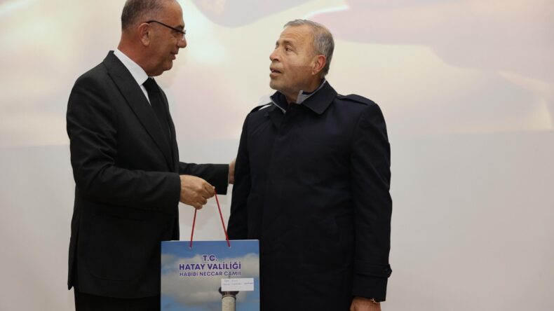 BAŞKAN İBRAHİM NACİ YAPAR, YAŞLILAR HAFTASI PROGRAMINA KATILDI