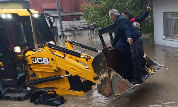 Reyhanlı’da sağanak yağış etkili oldu