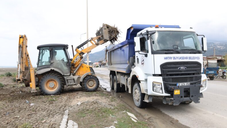 HBB’DEN YOĞUN YAĞIŞ SONRASI SAHİL TEMİZLİĞİ