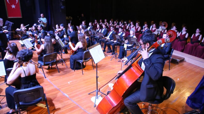 FİLARMONİ ORKESTRASI, LANSMAN PROGRAMI İLE İLK KONSERİNİ VERDİ