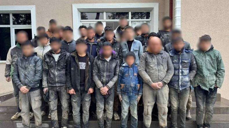 HATAY’DA SINIRDA 37 KAÇAK GÖÇMEN YAKALANDI