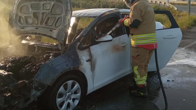 HASSA’DA ALEVLER İÇİNDE KALA OTOMOBİL…
