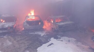 Samandağ’da korkutan şantiye yangını: 8 araç alevler…