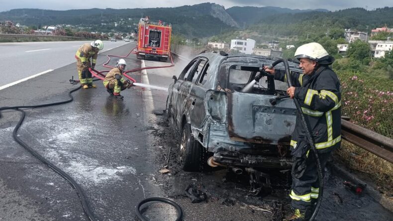 PAYAS’TA OTOMOBİL YANGINI SÖNDÜRÜLDÜ