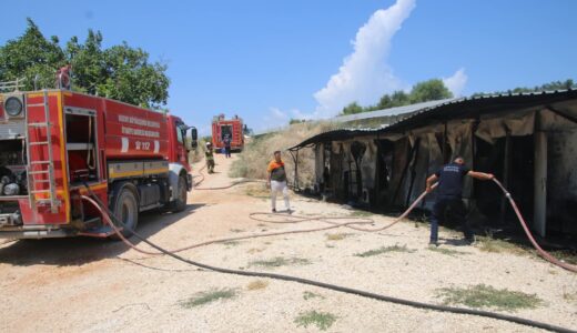 ALTINÖZÜ’NDE 40 KONTEYNER KÜLE DÖNDÜ!
