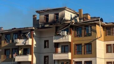 HASSA’DA KORKUTAN BİNA YANGINI
