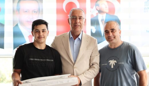 BAŞKAN İBRAHİM NACİ YAPAR, BAŞARILI ÖĞRENCİLERİ ÖDÜLLENDİRDİ
