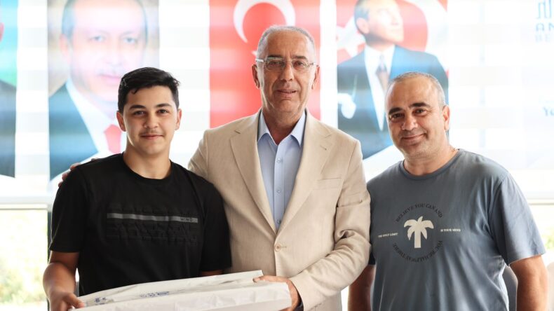 BAŞKAN İBRAHİM NACİ YAPAR, BAŞARILI ÖĞRENCİLERİ ÖDÜLLENDİRDİ