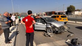 KUZEYTEPE ÜSTGEÇİDİNDE 3 ARAÇLIK ZİNCİRLEME KAZA